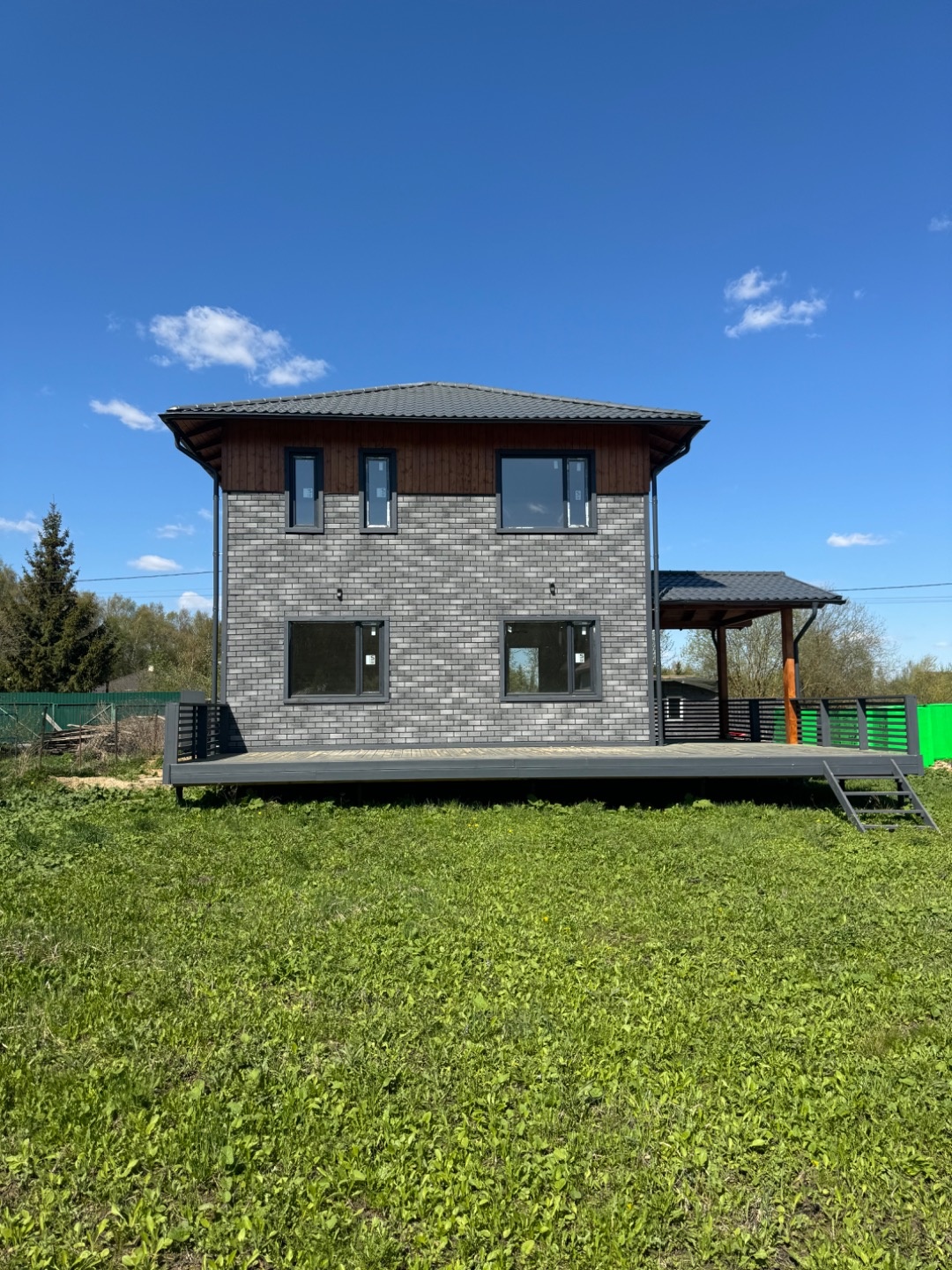 Эксклюзивное предложение!!! 

Продаётся ДОМ для большой семьи, уютный, просторный 2-х этажный в Чеховском районе, деревня Пешково . Площадь дома 132 кв .м плюс просторные 2 террасы 60 кв.м, Просторная кухня-гостиная, 1 комната на первом этаже , 4 спальни на 2 этаже, 2 с/у на каждом этаже. Коммуникац