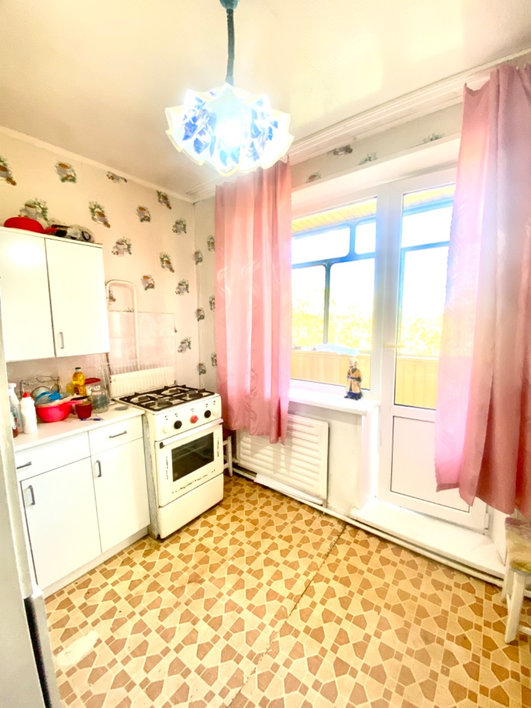 Продаётся 1 комнатная квартира в с.Дубна.Квартира улучшенной планировки, кухня 9 кВ м с выходом на лоджию, санузел раздельный, светлая комната.Квартира не угловая,хорошие соседи.Вся инфраструктура рядом,школа,сетевые магазины,аптека,остановка,общественный транспорт до г.Чехов.