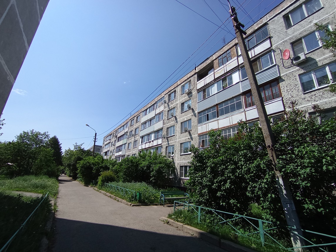 Продается 3-комнатная квартира в пгт. Новый Быт , г. о. Чехов Московская область. 
3-й этаж 5-и этажного панельного дома. Комнаты изолированные, с/у раздельный, большая лоджия.
В шаговой доступности детский сад, школа, поликлиника, музыкальная школа, дом культуры. Магазины Пятёрочка, Верный, Дик