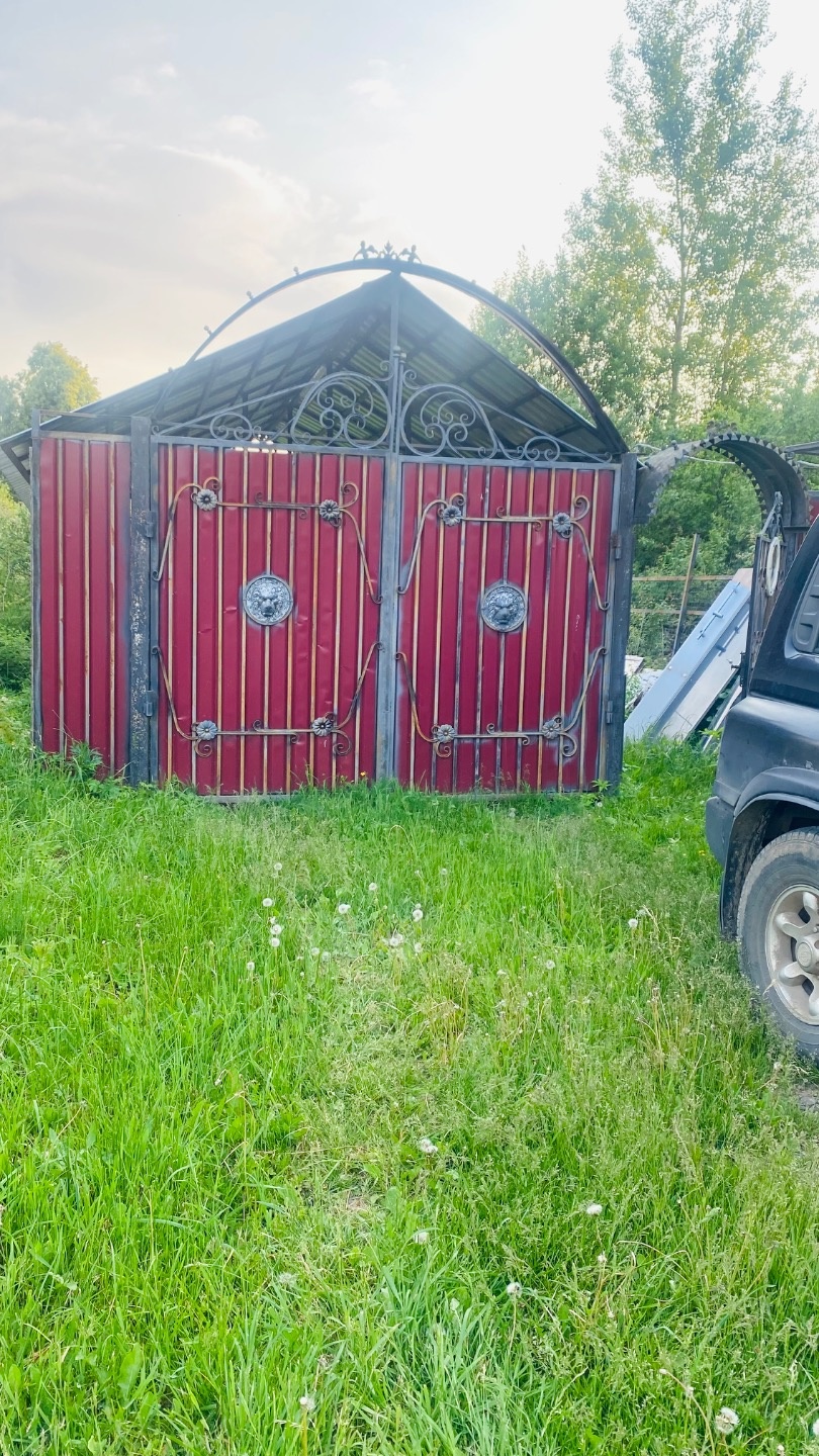 Продается дача в д.Угрюмомво Домодедовсктй район.
Дом из бруса 80 м2. На участке прямоугольной формы 8 соток. Дом утеплен и обшит. Дом полностью готов к проживанию в осенне-летний период. По ремонту - только финишные материалы (обои или покраска на свое усмотрение).

В доме заведено электричество, к