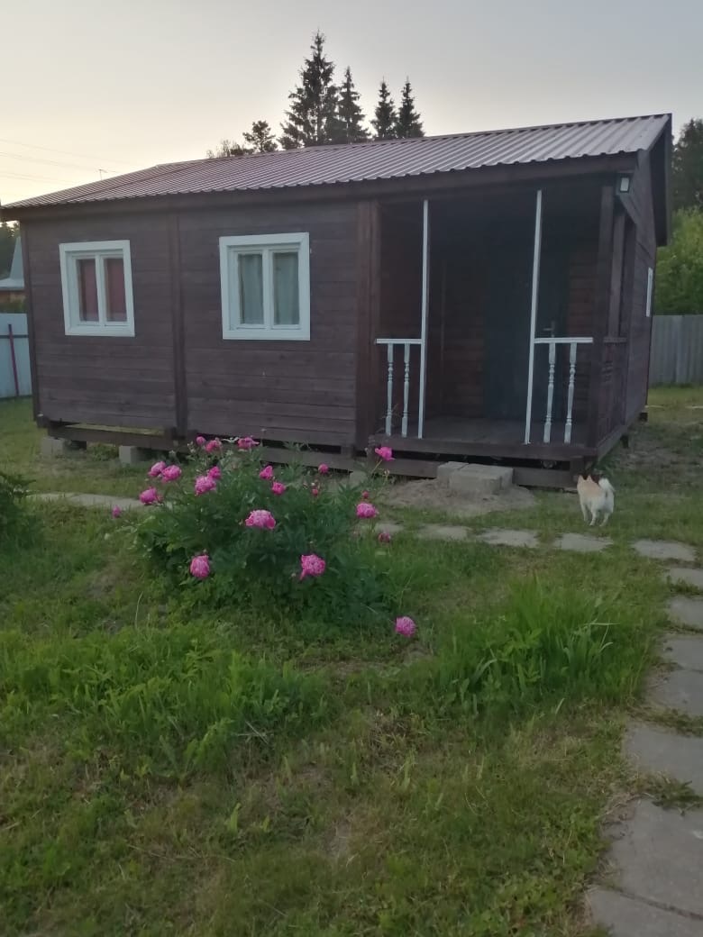 Продается земельный участок 12 соток 
с летним домиком.
На территории ухоженный сад.