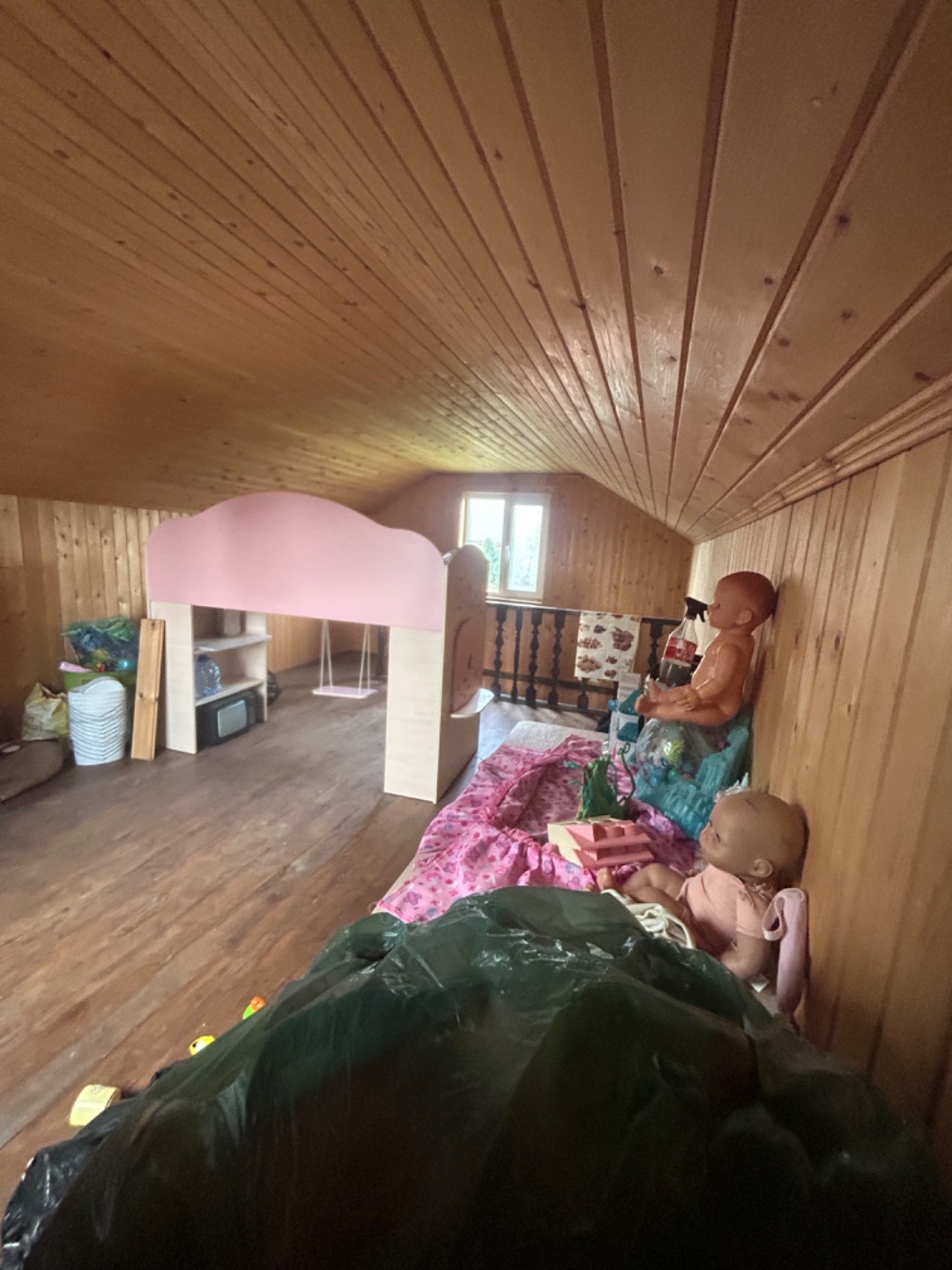 СРОЧНАЯ ЭКСКЛЮЗИВНАЯ ПРОДАЖА!!!!
В городском округе Чехов продается участок 6 соток ровной, прямоугольной формы.От муниципальной асфальтовой дороги имеются:заезд к участку расстояние 50 метров и заезд через деревню .В границах участка электричество ,газ и вода (колодец 13 колец)На участке растут пло