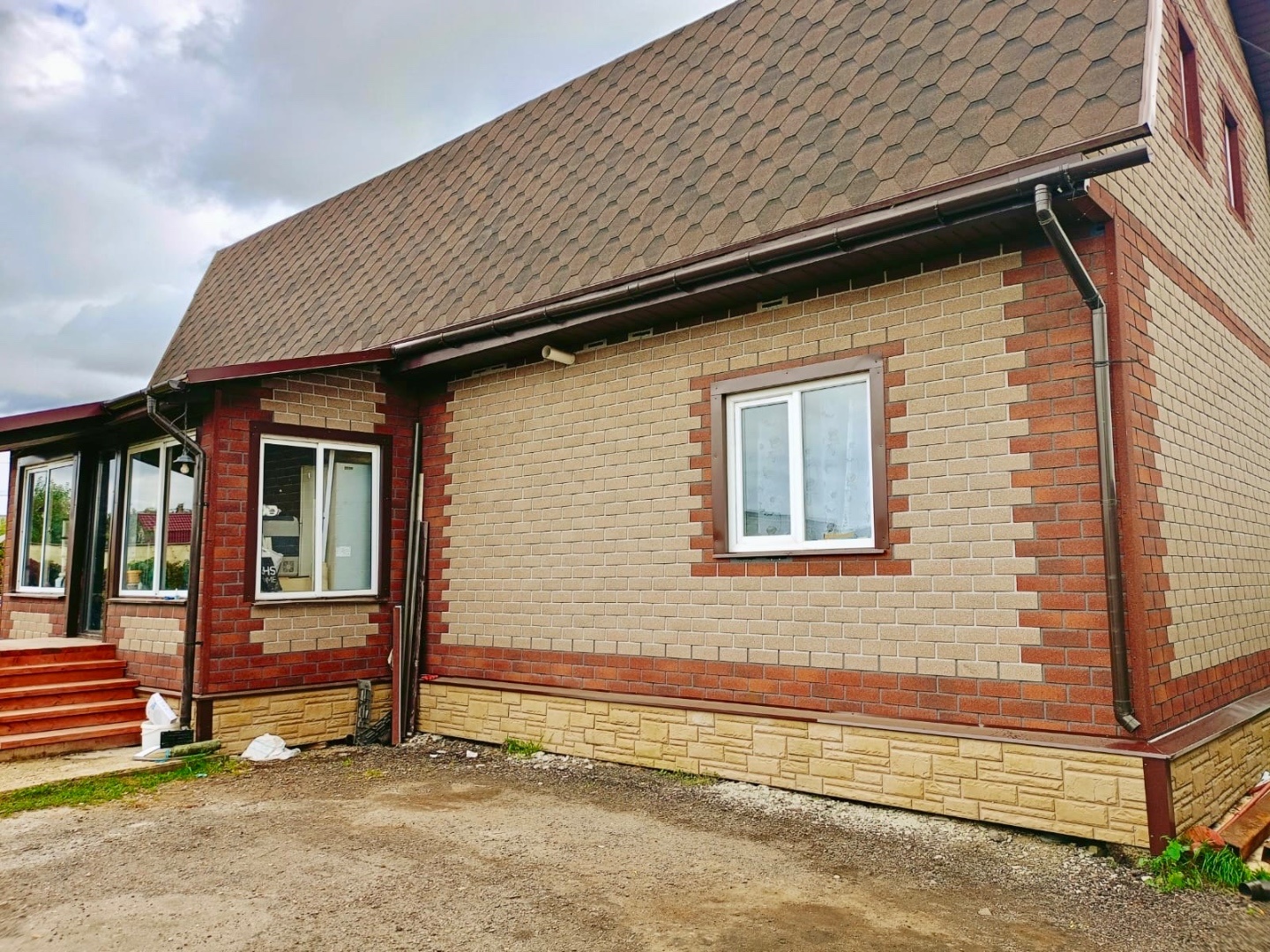 Эксклюзивная продажа!!!!!!!
Возможен торг!
Представляем к Вашему вниманию коттедж 151 кв м на участке 10,1 сотки.В доме водяное отопление, установлены 2 котла электрический и твердотопливный ,имеется функция умный дом , для обогрева дома в любое время дистанционно.Вода подведена к дому из собственно