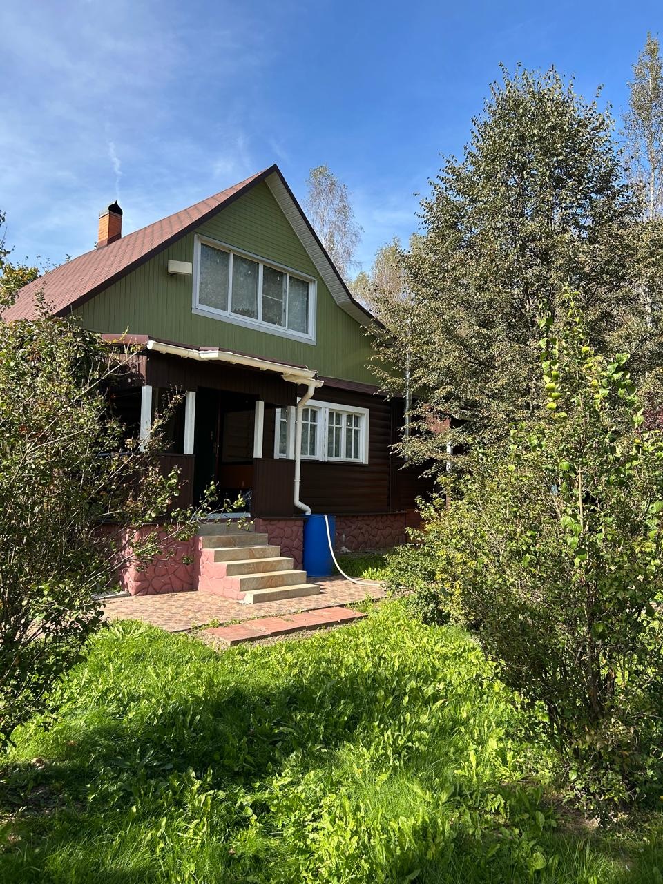 Продается уютный двухэтажный бревенчатый дом в СНТ Авиатор.

Снт расположено в лесном массиве.

Идеален для тех, кто ценит комфорт за городом и единение с природой.

Просторное жилье. Два этажа с продуманной планировкой. Пеpвый этaж: Холл, кухня - столовая, гостиная, две комнаты, с/узел, котельная