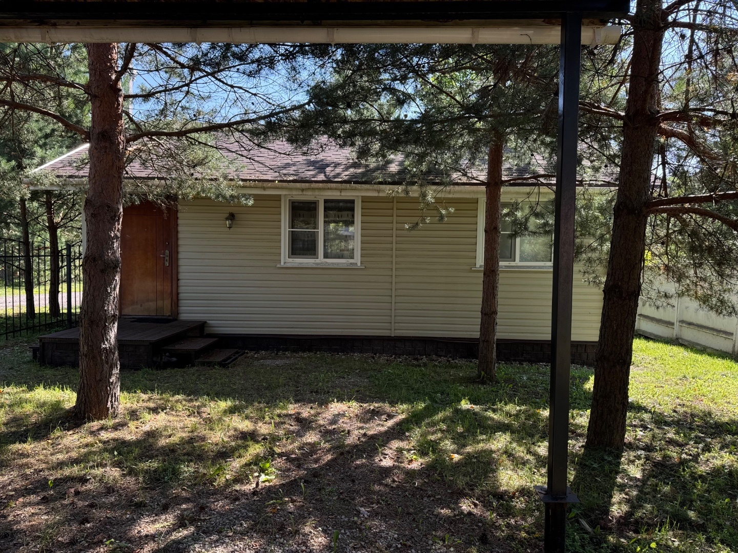 Наш уютный дом площадью 55 м² — это готовое решение для счастливой жизни на природе. Он идеально подходит для круглогодичного проживания или отдыха выходного дня. 

·
· Дом: 55 кв. м., капитальный, для всесезонного проживания.

Просторная кухня-гостиная, 2 спальни, с/у совмещен, электрическая сауна.