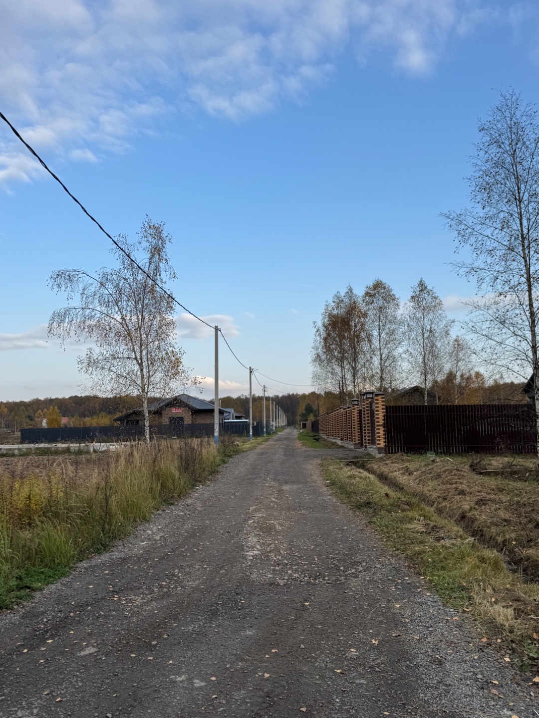 Участок в деревне, а не в СНТ! 

 Участок находится в черте деревни Алачково. В отличие от земель в садоводческих товариществах (СНТ), эта категория земель предназначена для индивидуального жилищного строительства (ИЖС).
·  Идеальное расположение: Участок расположен на тихой, тупиковой улице, что га