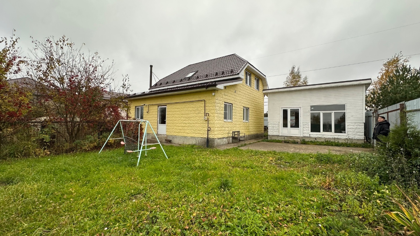 
Просторный дом 121 м² для большой семьи в черте города! Уют, экономия и всё рядом!

Теплый, светлый и невероятно экономичный дом, в котором продумана каждая деталь для комфорта вашей семьи. Это не дача, а полноценный круглогодичный дом с городской пропиской и развитой инфраструктурой.

Простор на 2