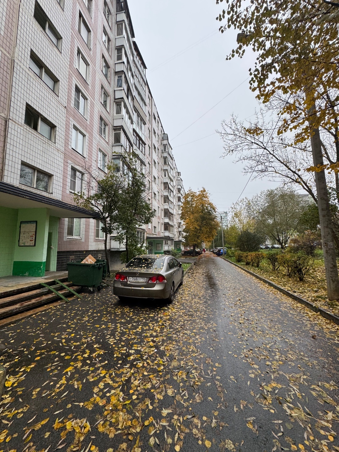 Предлагается к продаже светлая и уютная 3-комнатная квартира общей площадью 56.8 кв.м. в добротном 9-этажном панельном доме.

Почему эта квартира — отличный выбор:

· ВЫГОДНОЕ РАСПОЛОЖЕНИЕ: Дом находится практически в центре города. В шаговой доступности вся необходимая инфраструктура: магазины, суп