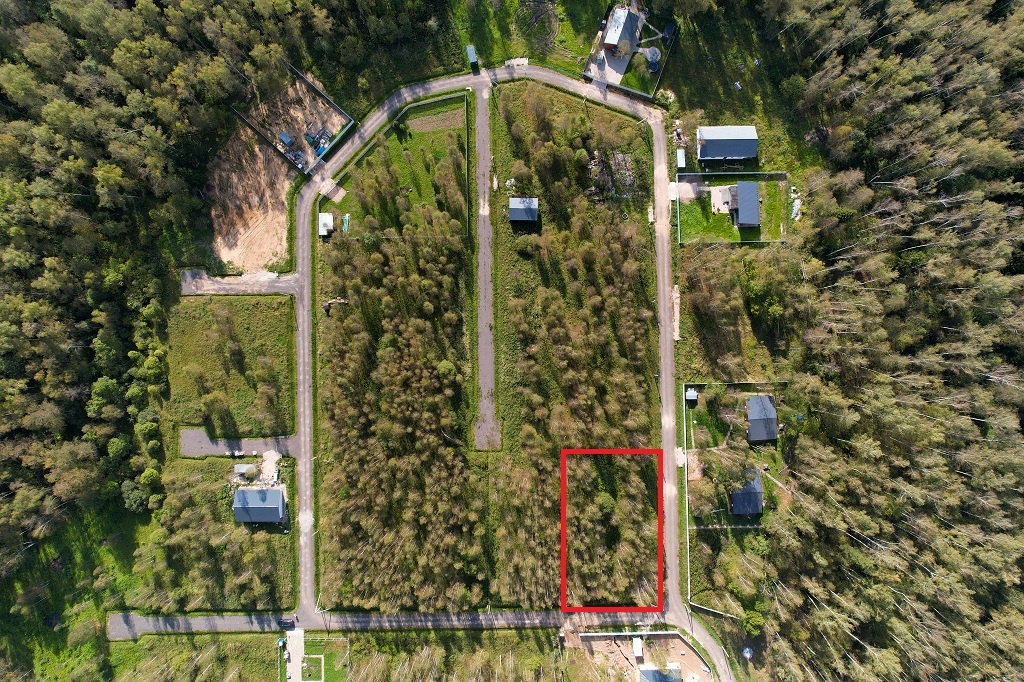 Продаётся земельный участок в КП Лаос-Парк Чеховского района.  Участок 12 соток. Огороженная территория,  охрана, дороги построены, электричество по границе,  газ по границе посёлка. Соседи построились.