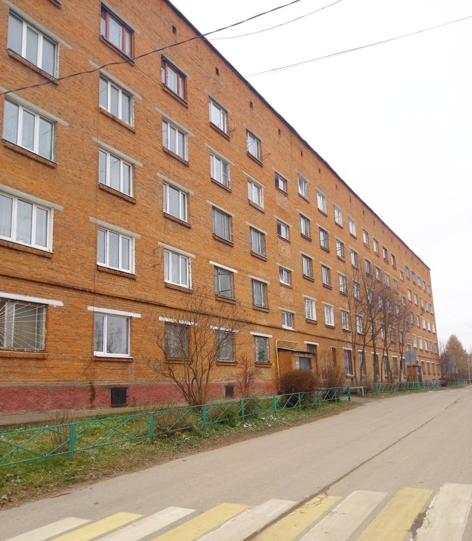 Идеальная «двушка» для семьи в Крюково! Рядом школа и транспорт.

Продаётся уютная 2-комнатная квартира в кирпичном доме. Третий этаж — идеально!

Изолированные комнаты. Косметический ремонт
Кирпичный дом.

Удобно: Всего 5 минут до остановки в Чехов.

Один собственник, никаких обременений. Чистые до