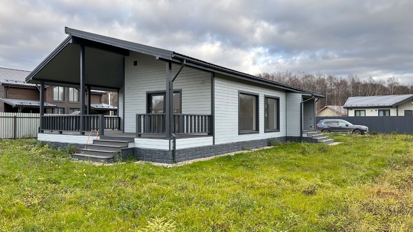 Продается уютный т, современный, теплый дом 157 м² для круглогодичного проживания на участке 6,17 соток.

*  Фундамент -- железобетонные свои
*  Площадь: 157,4 м², из которых 123 м² — уютная жилая зона и 34 м² — просторная терраса для отдыха.
*  Комфорт: Высокие потолки 2,7 м создают ощущение просто