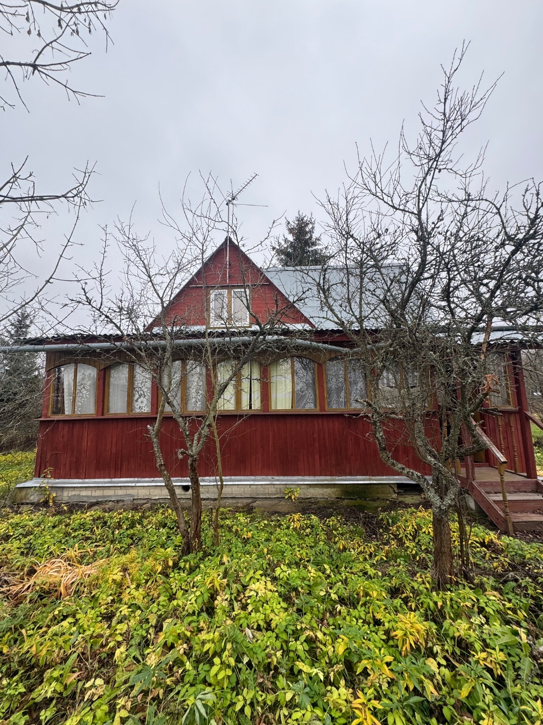 Предлагается к продаже просторная и уютная двухэтажная дача в популярном СНТ Севастополь-2 (Ступинский район).

· Площадь дома: 71 кв. м.
· Этажность: 2 этажа, что позволяет комфортно разместить семью.
· Участок: 8 соток, ухоженная территория.
· Коммуникации: Собственные источники воды — колодец и