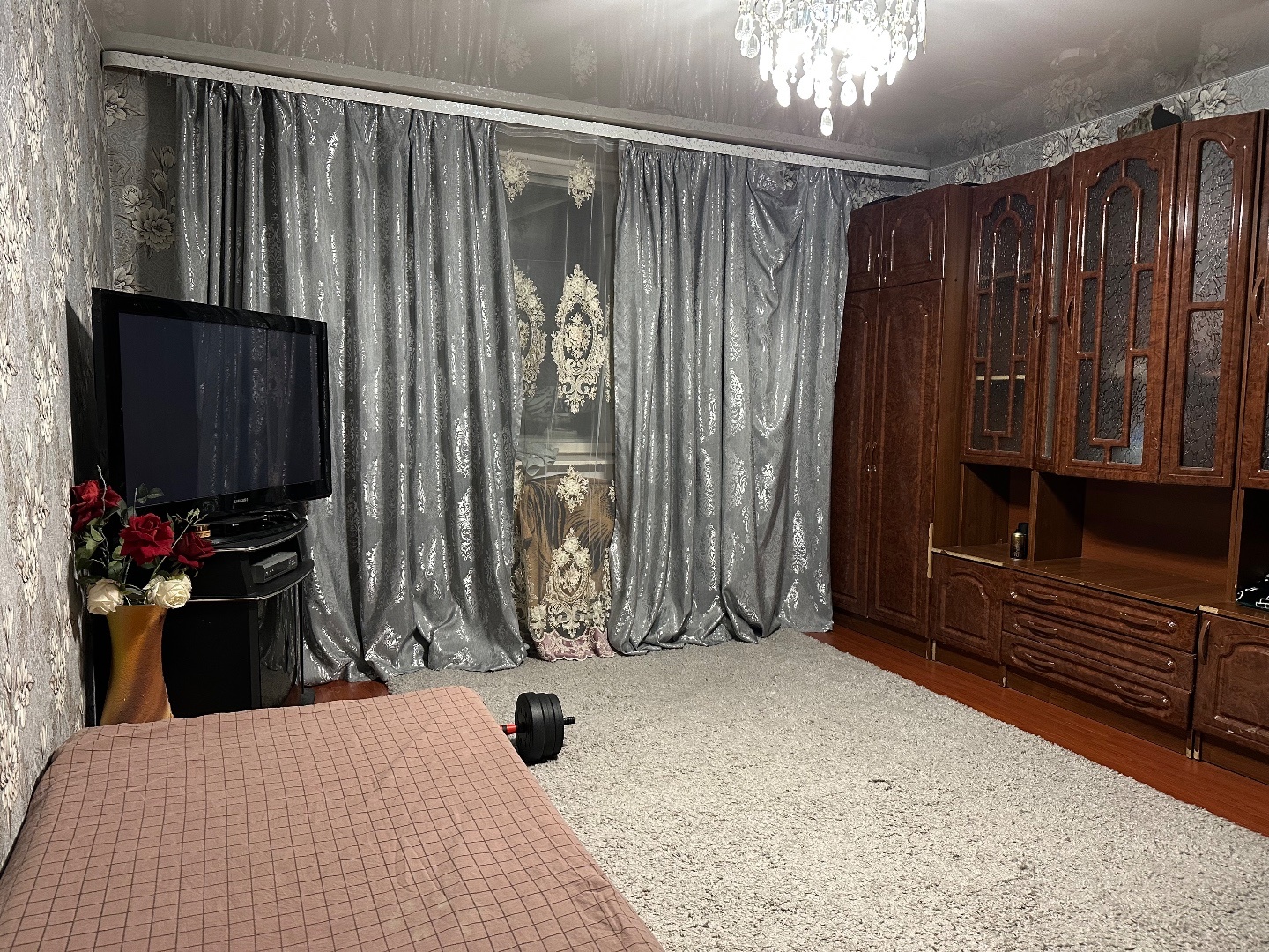 Продается квартира в г. Чехов ул. Чехова Д. 2 
Общая площадь: 53 кв.м. 
Этаж: 2/9
Кухня: 8 кв.м. 
Изолированные комнаты, раздельный с/у. Квартира в теплом кирпичном доме, просторная 6м лоджия. Сделан косметический ремонт, с/у в кафеле. Дом находиться в вокзальной части города, удобное ж/д сообщение 