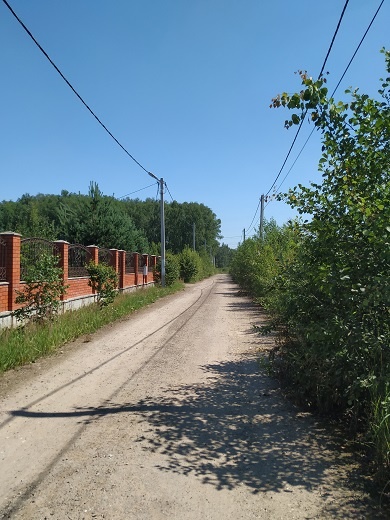 Продается участок 25 соток в деревне Поповка (Чеховский городской округ).
Ключевые преимущества:
· ✅ Чистые документы: Категория земель — населенных пунктов, вид разрешенного использования — ИЖС.
· ✅ Коммуникации: Участок полностью подготовлен — электричество и газ по границе участка.
· ✅ Отличная т