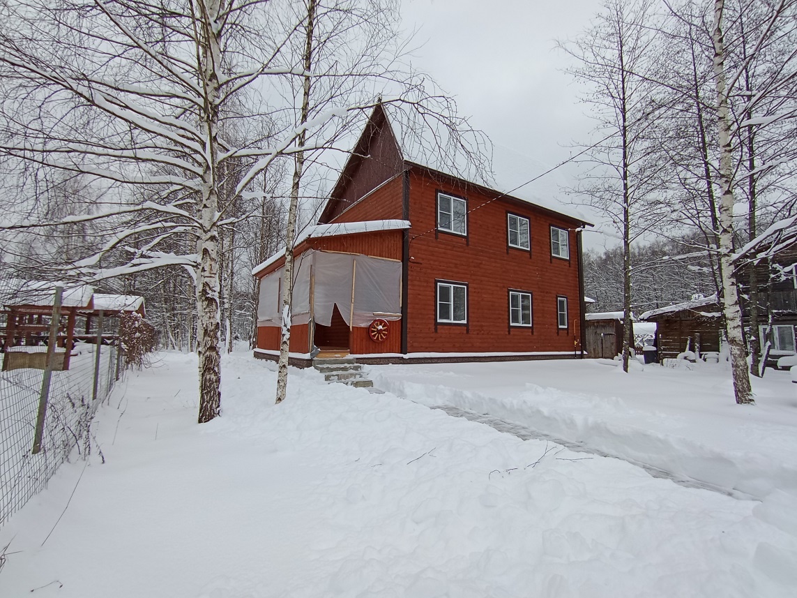Продаётся уютный  дом для круглогодичного проживания в СНТ Исток
(Чеховский г.о., д. Жальское, 70 км от МКАД)
Ключевые преимущества: 
Тёплый и экологичный дом из бруса с утеплением, готов к зимнему проживанию. 
Участок 8 соток — ровный, солнечный, с зонированием под сад, зону отдыха и парковку. 
О