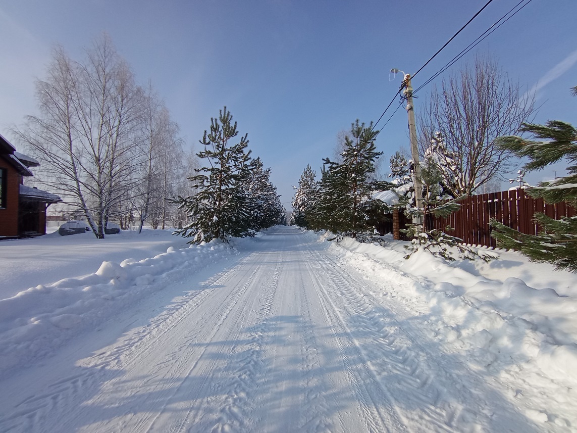 В кп  Южные Озёра, в районе д. Тюфанка, г.о. Чехов, продаётся земельный участок 19.18 соток. Адрес присвоен.

В к.п. магиcтрaльный газ, электричество, центральный водопровод, центральная канализация. Интернет. Вывоз бытового мусора, чистка дорог.

Земельный участок ровный, сухой.

В шаговой доступ
