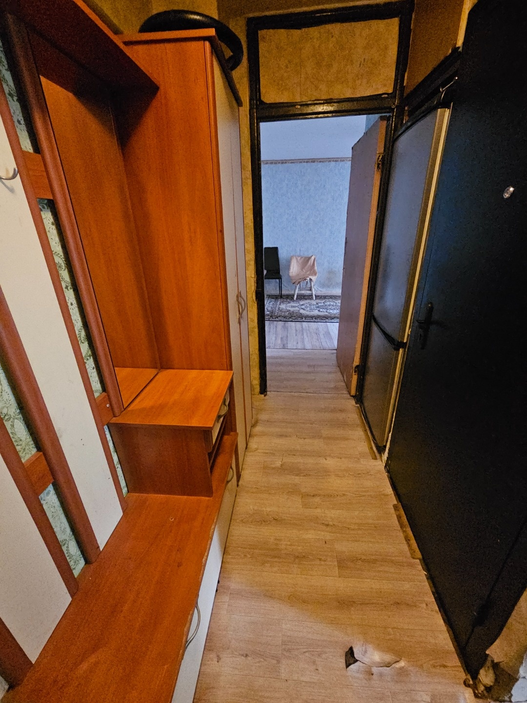 Продается 1/2 доля в 2х комнатной квартире по адресу г. Москва, ул. Чертановская,д.3, к.3. В квартире изолированные комнаты, раздельный санузел, заменили батареи, окна, коммуникации. В квартире 2 собственника, никто не проживает.