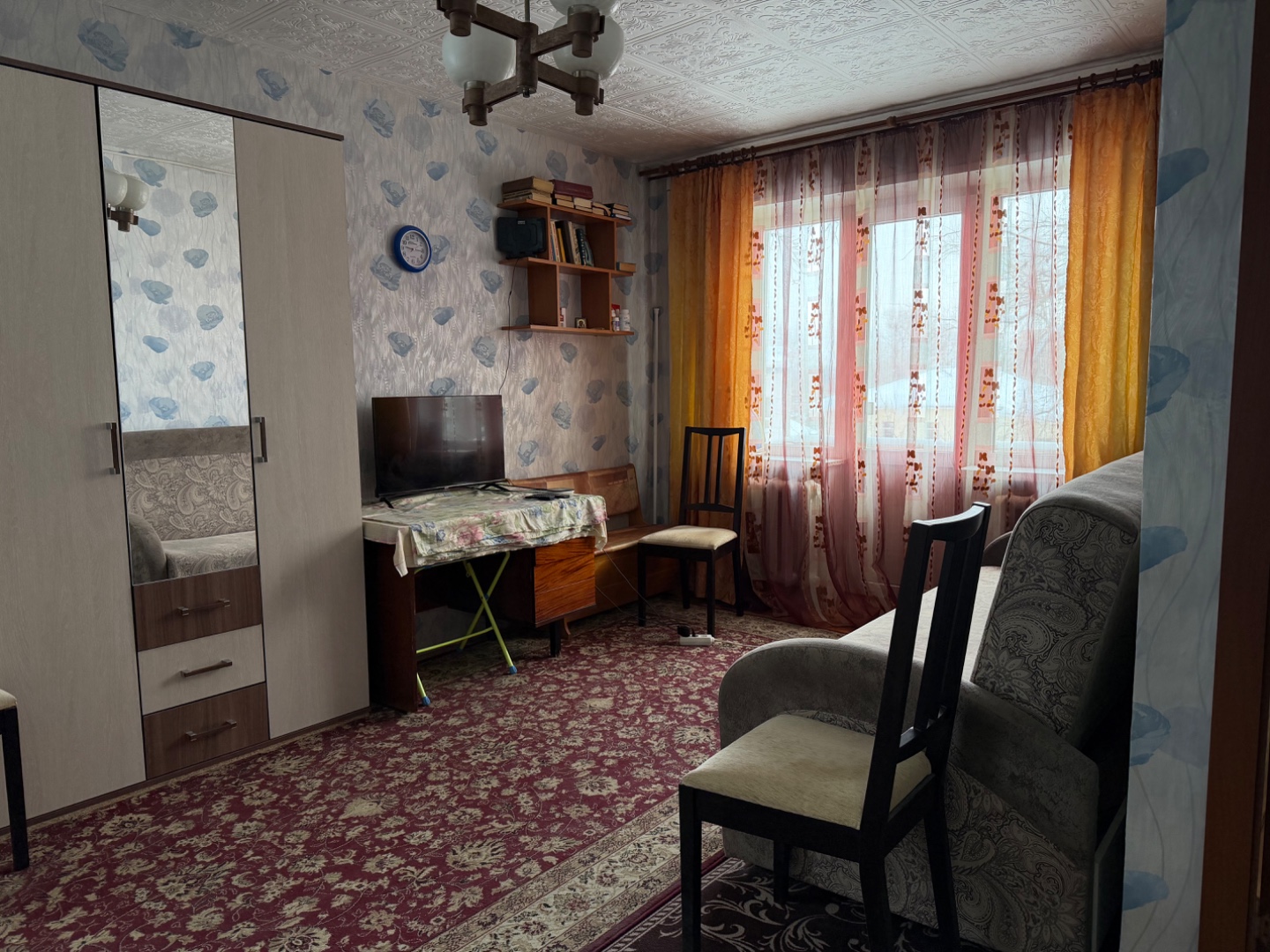 Продается уютная 1-комнатная квартира в Чехове Ул. Московская д. 94/1, расположенная на 4 этаже. Квартира общей площадью 31 кВ.м.,  полностью меблирована и оснащена всей необходимой техникой, что позволяет сразу же заселиться и наслаждаться комфортом. 

В непосредственной близости находятся живописн