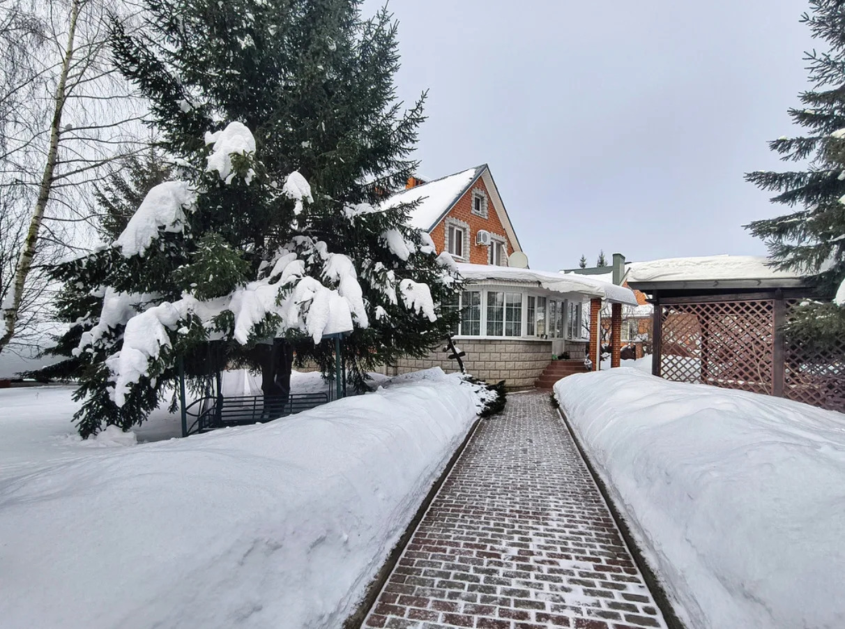 
Уникальный кирпичный дом 304 м² с городской канализацией (д. Кулаково). Аналогов нет!

Обратите внимание: на рынке редко встречаются дома, построенные не на продажу, а для себя — с душой и на века. Это не типовой проект, а родовое гнездо, где продумана каждая мелочь.

Почему таких домов больше нет 