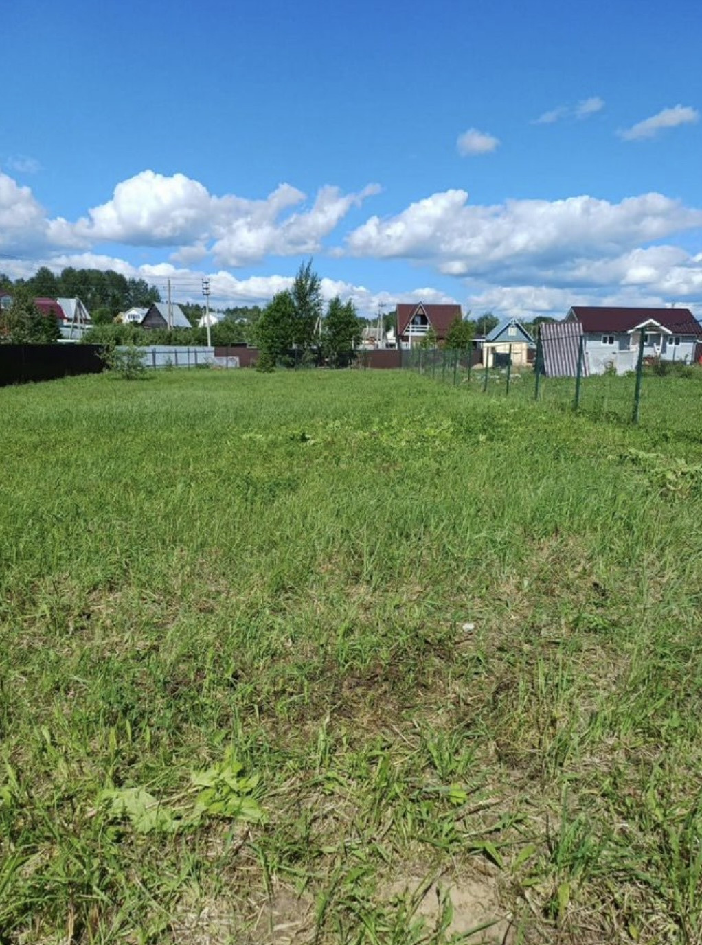 Продаётся участок в СНТ Солнечный -2,Участок ровный, правильной формы, с трех сторон от соседей в заборе. Хороший подъезд к участку. Многие построились и живут круглогодично. Не далеко ж/с 81 км, рядом магазин, водохранилище, лес. Въезд на территорию - автоматические ворота. 

Взносы 10500 за год(чи