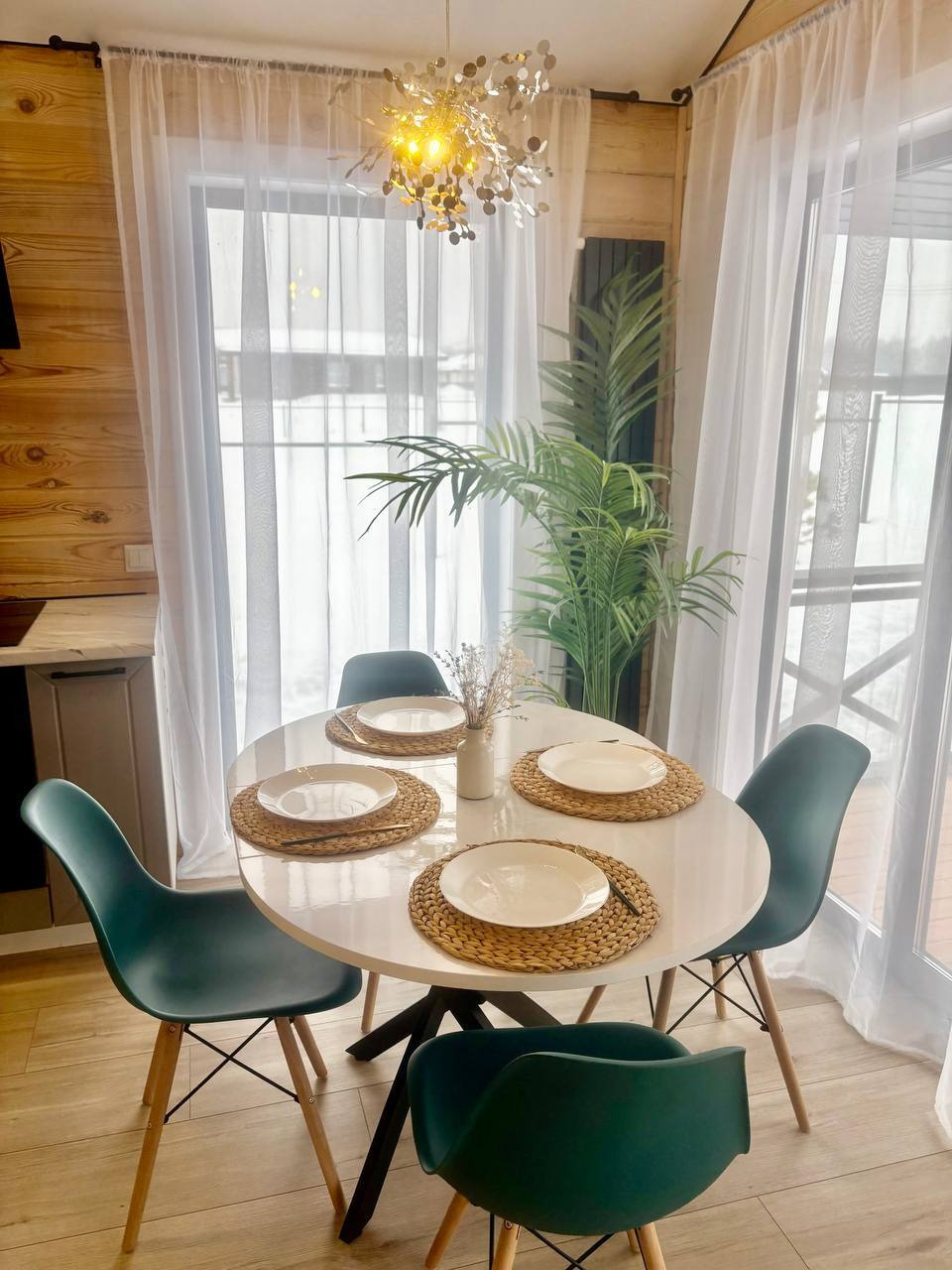 ПОДХОДИТ ПОД СЕМЕЙНУЮ ИПОТЕКУ И МАТЕРИНСКИЙ КАПИТАЛ!

ОСНОВНОЕ: Продаётся уютный, тёплый дом 108 м² с продуманной планировкой:
- 3 изолированные спальни
- Просторная кухня-гостиная с панорамными окнами
- Выход на открытую террасу 38 м
- Участок 7,5 соток в охраняемом КП Черешневый лес

О ДОМЕ:
- Пос