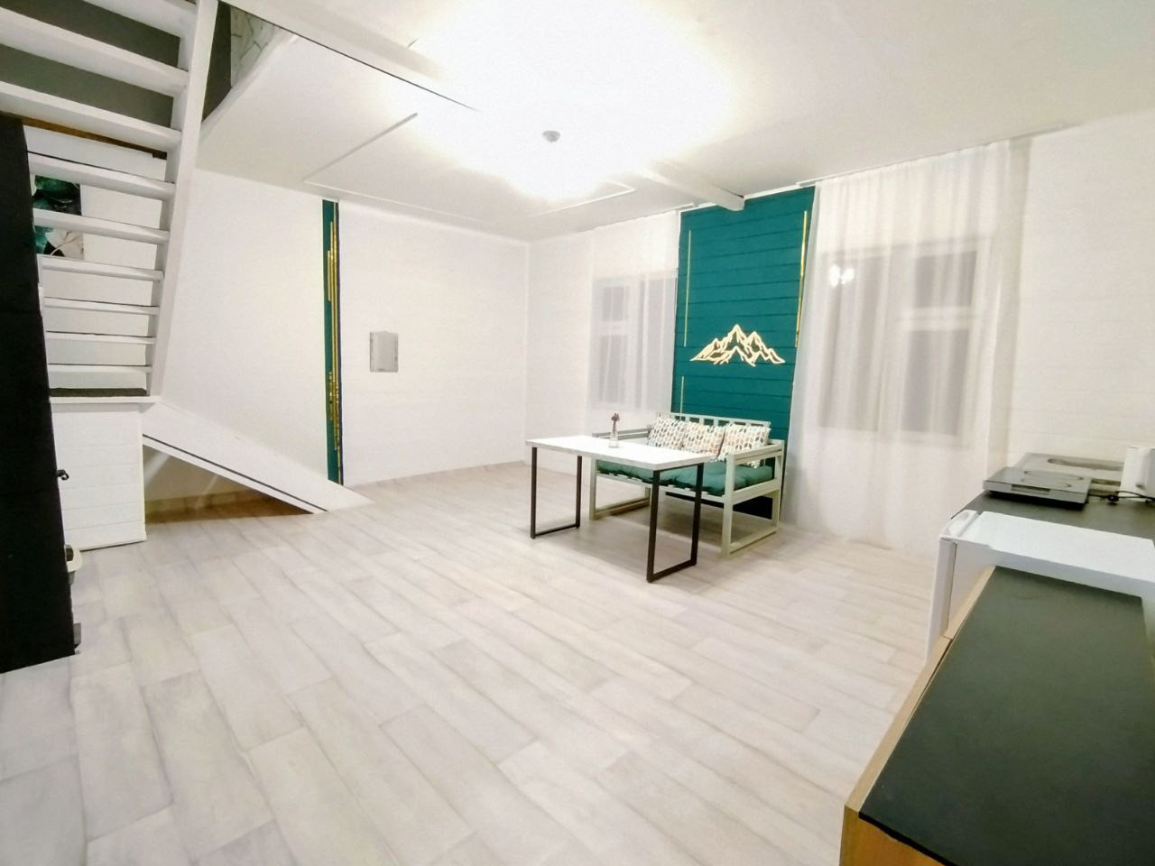 Продается уютный дом рядом с живописным лесом!
Идеальное место для тех, кто ценит тишину, природу и комфорт. Дом расположен в красивом и спокойном районе, где можно наслаждаться свежим воздухом и прогулками по лесу.

Дом расположен у леса, не проездная тихая дорога, трехметровый забор (профлист С20,