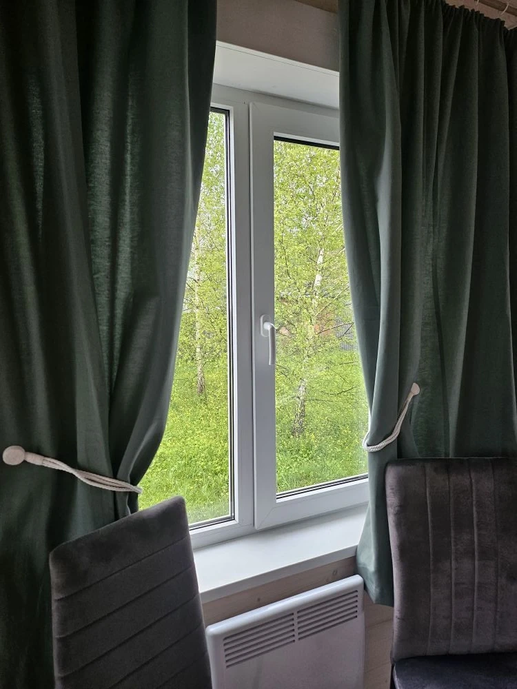 Продается новый, деревянный дом для отдыха и жизни вдали от городской суеты.
Дом располагается в живописном месте на расстоянии 67 км от Москвы.
Размер 9х7 метров. Мебель новая.

Участок огорожен со всех сторон, расположен в центральной части СНТ, в идеальном месте для отдыха, сада или детской площа