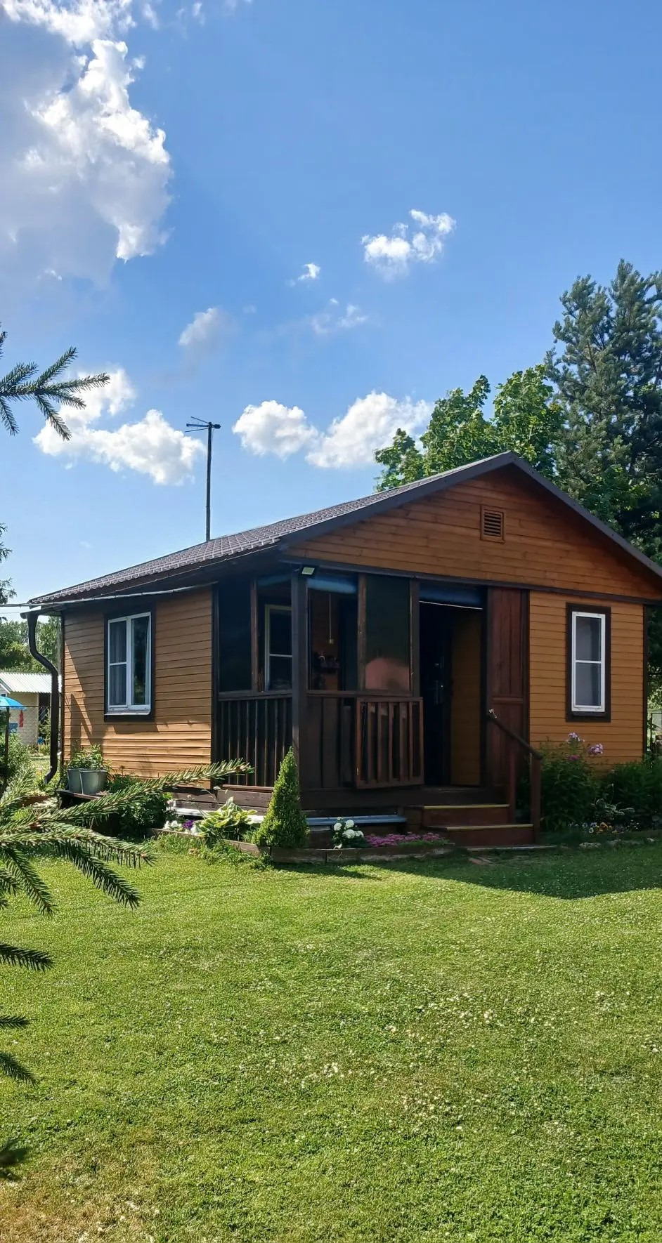 Продaeтся дом в жилой деревне в живописном месте.
Отличное предложение для отдыха и проживания. Участок площадью 15 соток расположен в удобной и тихой локации. Идеальное место вдали от городской суеты.

На участке:
- проведено электричество
- газ по периметру
- колодец (9 колец)
- расчищено место по