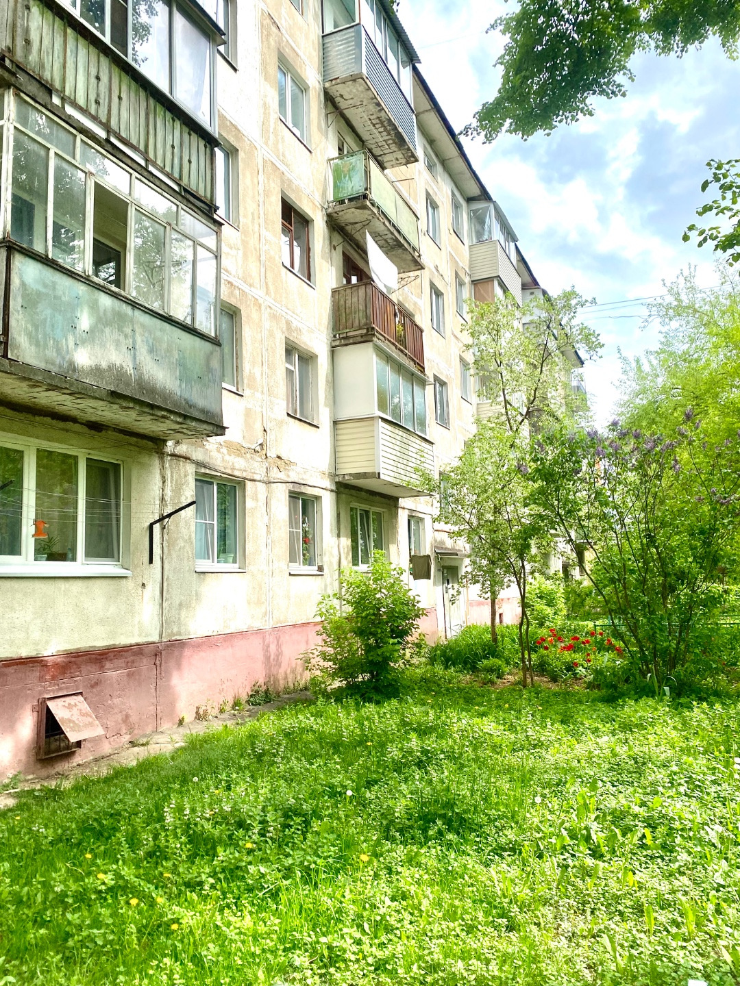 В продаже 2 х комнатная квартира на 2 этаже 5 ти этажного панельного дпма